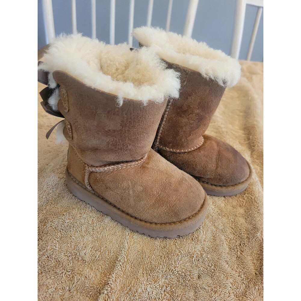 UGG BOOTS toddler 7